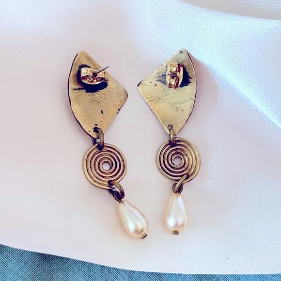 Vintage Egyptian Revival Pearl & Onyx Cabochon Drop Earrings - Picture 3 of 3